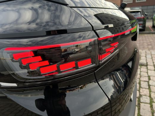 Volkswagen ID.4 Pro Limited Edition Plus 77 kWh accu 210 kW / 286 PK SUV Elektrische aandrijving Panoramadak |Ele... ActivLease financial lease