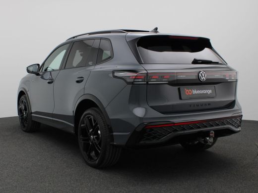 Volkswagen Tiguan 1.5 eHybrid R-Line Edition 272PK DSG Pano-Schuifdak, Black Style, Achteruitrijcamera, Trekhaak, 2... ActivLease financial lease