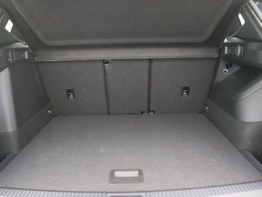 Volkswagen Tiguan 1.5 eHybrid R-Line Edition 272PK DSG Pano-Schuifdak, Black Style, Achteruitrijcamera, Trekhaak, 2... ActivLease financial lease