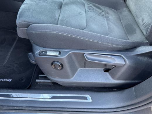 Volkswagen Tiguan 1.5 TSI ACT Highline Business R | Trekhaak | Pano | A.cam | Keyless | ActivLease financial lease