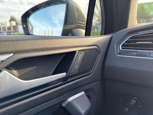 Volkswagen Tiguan 1.5 TSI ACT Highline Business R | Trekhaak | Pano | A.cam | Keyless | ActivLease financial lease