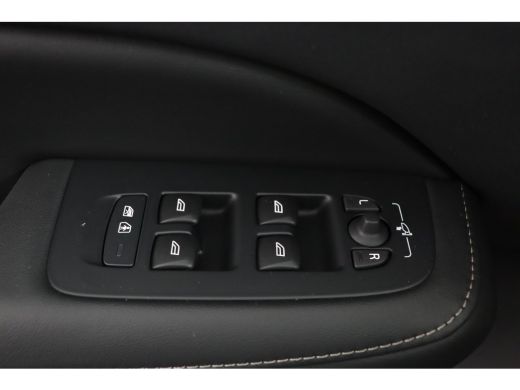 Volvo  V60 2.0 T8 Plug-in hybrid AWD Ultra Dark Charcoal hemelbekleding | Gelamineerde zijruiten rondom |  M... ActivLease financial lease