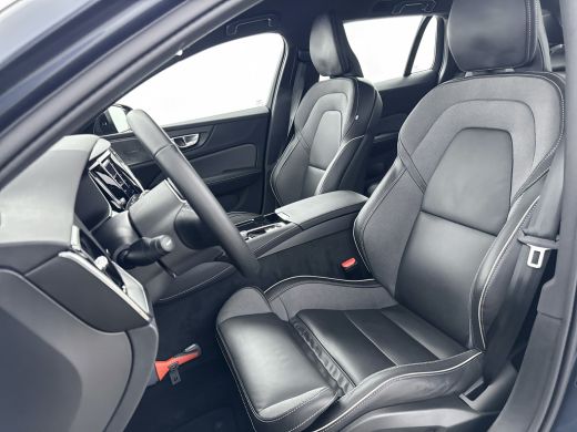 Volvo  V60 T6 Recharge Plus Dark | 18" | Sportstoelen | 360 Camera | Trekhaak | Elektrisch verstelbare stoel... ActivLease financial lease