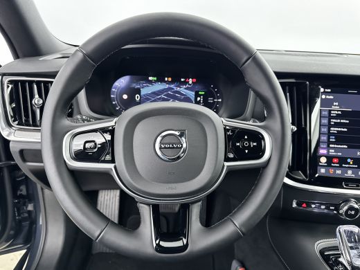 Volvo  V60 T6 Recharge Plus Dark | 18" | Sportstoelen | 360 Camera | Trekhaak | Elektrisch verstelbare stoel... ActivLease financial lease
