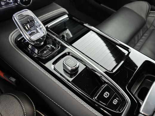 Volvo  V60 T6 Recharge Plus Dark | 18" | Sportstoelen | 360 Camera | Trekhaak | Elektrisch verstelbare stoel... ActivLease financial lease
