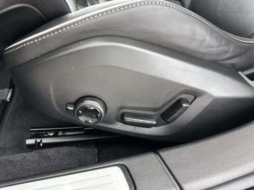 Volvo  V60 T6 Recharge Plus Dark | 18" | Sportstoelen | 360 Camera | Trekhaak | Elektrisch verstelbare stoel... ActivLease financial lease