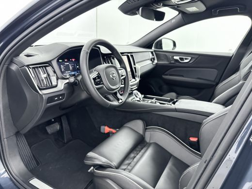 Volvo  V60 T6 Recharge Plus Dark | 18" | Sportstoelen | 360 Camera | Trekhaak | Elektrisch verstelbare stoel... ActivLease financial lease