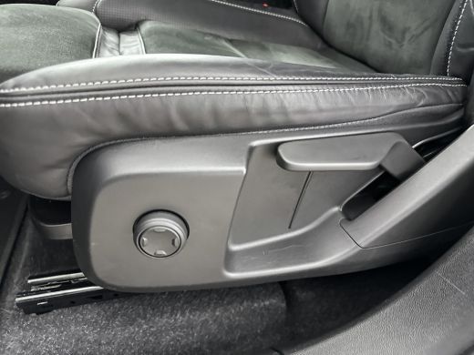 Volvo  XC40 Recharge P8 AWD R-Design | 20" | Leder/Nubuck | Adaptieve Cruise | BLIS | Stoel/stuurverwarming |... ActivLease financial lease