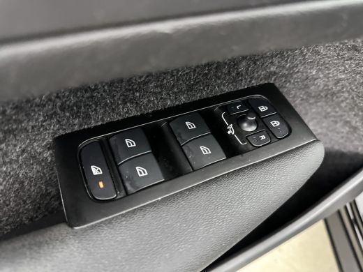 Volvo  XC40 T4 Recharge R-Design | 19" | Leder / Nubuck | Parkeercamera | Stoel/stuurverwarming | Adaptieve C... ActivLease financial lease