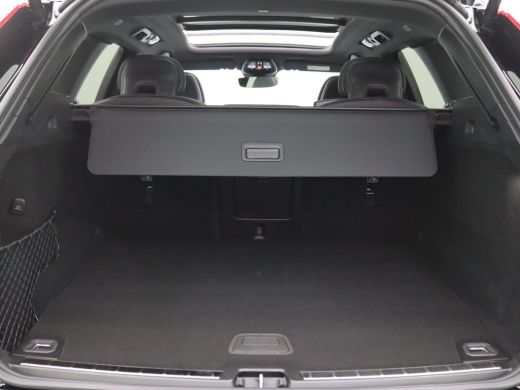 Volvo  XC60 2.0 T6 Plug-in hybrid AWD Plus Dark 350PK Aut. Facelift, Pano-Schuifdak, 21" LM velgen, 360gr. Ca... ActivLease financial lease