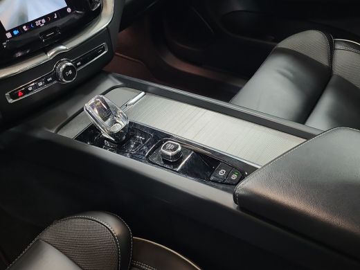 Volvo  XC60 2.0 T6 Plug-in hybrid AWD Plus Dark | Long Range! | Trekhaak | 360 Camera | Panoramadak | Harman/... ActivLease financial lease