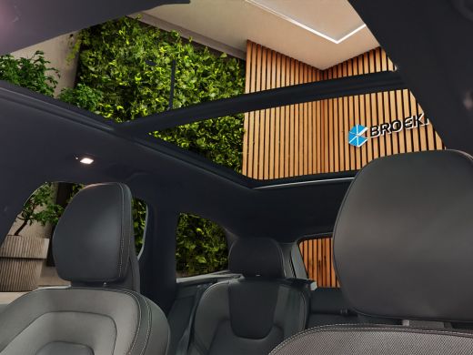 Volvo  XC60 2.0 T6 Plug-in hybrid AWD Plus Dark | Long Range! | Trekhaak | 360 Camera | Panoramadak | Harman/... ActivLease financial lease