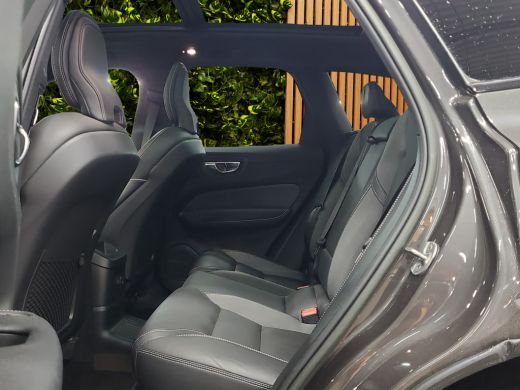 Volvo  XC60 2.0 T6 Plug-in hybrid AWD Plus Dark | Long Range! | Trekhaak | 360 Camera | Panoramadak | Harman/... ActivLease financial lease