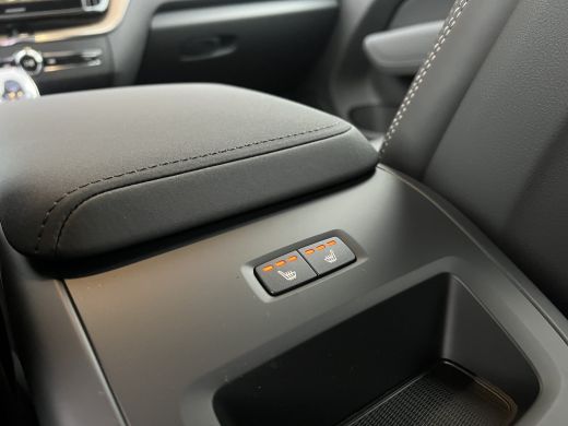 Volvo  XC60 T6 Plug-in hybrid AWD Plus Dark |  Panoramadak | 22 inch Velgen | Op Voorraad | Head-Up Display |... ActivLease financial lease