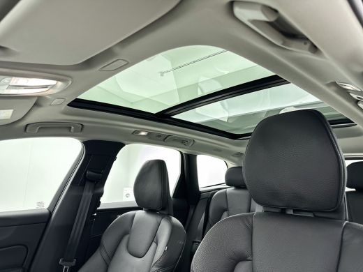 Volvo  XC60 T6 Recharge Plus Dark | 19" Allseason | 360 Camera | Trekhaak | Panoramadak | Harman Kardon | Ele... ActivLease financial lease