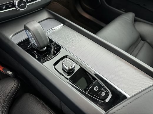 Volvo  XC60 T6 Recharge Plus Dark | 19" Allseason | 360 Camera | Trekhaak | Panoramadak | Harman Kardon | Ele... ActivLease financial lease