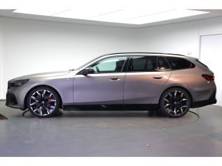 BMW i5 M60 xDrive / Panoramadak / Adaptief M Onderstel Professional / Stoelventilatie / Bowers & Wilkins...