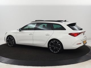CUPRA Leon 1.4 eHybrid VZ | 245pk | Panoramadak | Stoelverwarming | Camera | Carplay | Adaptive cruise | Key...