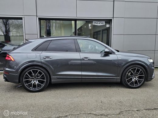 Audi Q8 55 TFSI e quattro 3x S-line Panorama/HUD/Softclose/360/Luchtvering/SQ8 diffuser ActivLease financial lease