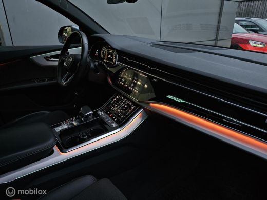 Audi Q8 55 TFSI e quattro 3x S-line Panorama/HUD/Softclose/360/Luchtvering/SQ8 diffuser ActivLease financial lease