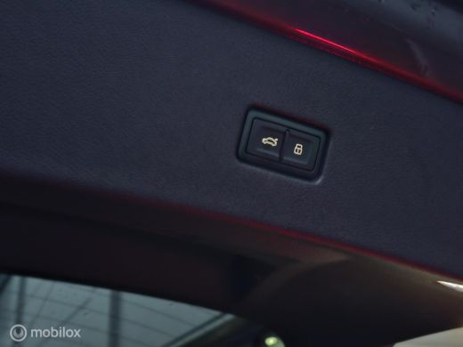Audi Q8 55 TFSI e quattro 3x S-line Panorama/HUD/Softclose/360/Luchtvering/SQ8 diffuser ActivLease financial lease