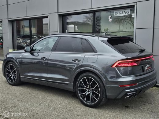 Audi Q8 55 TFSI e quattro 3x S-line Panorama/HUD/Softclose/360/Luchtvering/SQ8 diffuser ActivLease financial lease