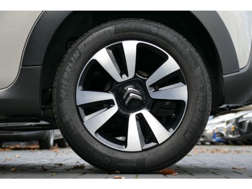 Citroën C3 1.2 PURETECH 82PK 5-DRS SHINE / NAVI / LED / PDC / 16"LMV / CLIMA / WINTERPAKKET / BLUETOOTH / CR... ActivLease financial lease