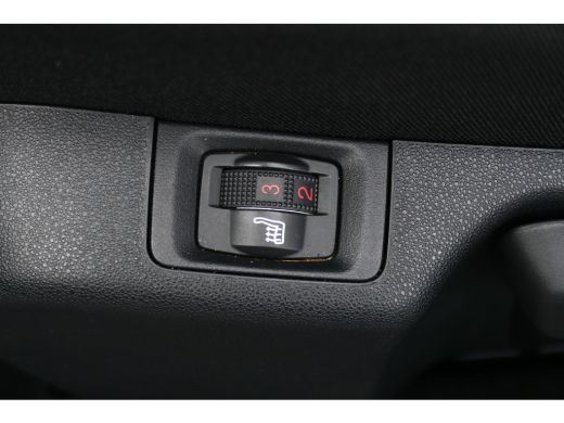 Citroën C3 1.2 PURETECH 82PK 5-DRS SHINE / NAVI / LED / PDC / 16"LMV / CLIMA / WINTERPAKKET / BLUETOOTH / CR... ActivLease financial lease