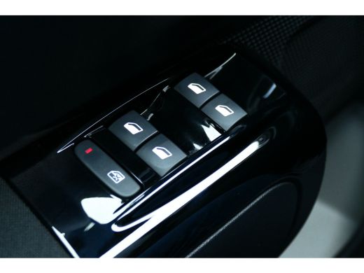 Citroën C3 1.2 PURETECH 82PK 5-DRS SHINE / NAVI / LED / PDC / 16"LMV / CLIMA / WINTERPAKKET / BLUETOOTH / CR... ActivLease financial lease