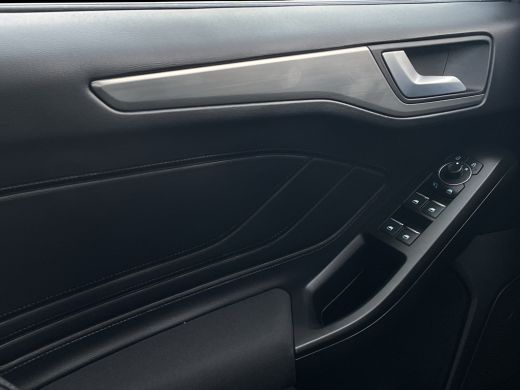 Ford Focus 1.0 EcoBoost Hybrid Titanium | Lage km. stand! | Draadloos Apple Carlay | Stoel-stuurverw. | Clim... ActivLease financial lease