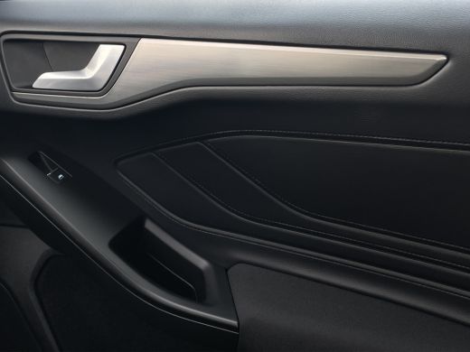 Ford Focus 1.0 EcoBoost Hybrid Titanium | Lage km. stand! | Draadloos Apple Carlay | Stoel-stuurverw. | Clim... ActivLease financial lease