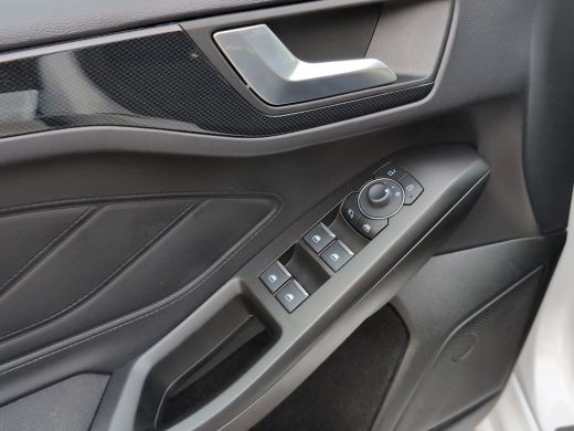 Ford Focus Wagon 1.0 EcoB ST Line X Panoramadak | 18 Inch LMV | Winterpack | El.Klep ActivLease financial lease