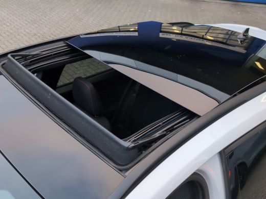 Ford Focus Wagon 1.0 EcoB ST Line X Panoramadak | 18 Inch LMV | Winterpack | El.Klep ActivLease financial lease