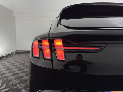 Ford Mustang Mach-E Mach-E RWD 75 kWh (3-Fase) (INCL-BTW) Aut. *LUXURY-LEATHER | FULL-LED | DAB | DIGI-COCKPIT | KEYL... ActivLease financial lease
