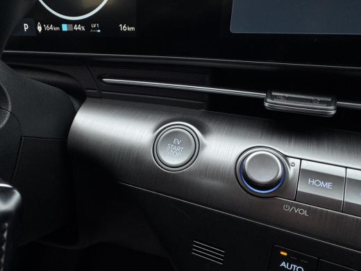 Hyundai Kona Long Range Pure Edition 64.8 kWh | 2.500,- korting! | Uit voorraad leverbaar | Stoel/stuurverwarm... ActivLease financial lease