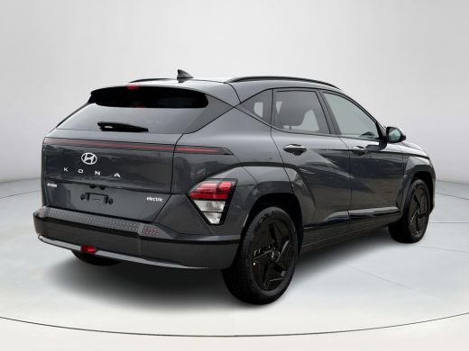 Hyundai Kona Long Range Pure Edition 64.8 kWh | 2.500,- korting! | Uit voorraad leverbaar | Stoel/stuurverwarm... ActivLease financial lease