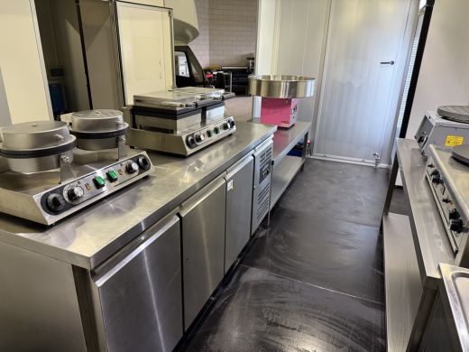 Iveco Daily 35S14 2.3 410 | Foodtruck | Pannenkoek | Wafelijzer | Poffertjes | Cr&ecirc;pes | Stroopwafel | Suikers... ActivLease financial lease