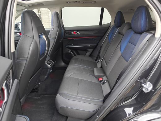 Lynk & Co 01 1.5 | Achterbank in delen neerklapbaar | Achteropkomend verkeer waarschuwing | Airco (automatisch) ActivLease financial lease