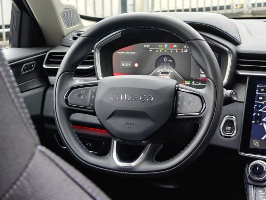 Lynk & Co 01 1.5 | Achterbank in delen neerklapbaar | Achteropkomend verkeer waarschuwing | Airco (automatisch) ActivLease financial lease