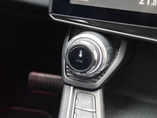 Lynk & Co 01 1.5 | Achterbank in delen neerklapbaar | Achteropkomend verkeer waarschuwing | Airco (automatisch) ActivLease financial lease