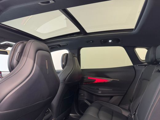 Lynk & Co 08 1.5 More | 200 km elektrisch | 360 Camera | Panoramadak | Harman Kardon | Stoelmassage | ActivLease financial lease