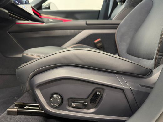 Lynk & Co 08 1.5 More | 200 km elektrisch | 360 Camera | Panoramadak | Harman Kardon | Stoelmassage | ActivLease financial lease