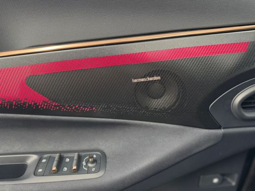 Lynk & Co 08 1.5 More | 200 km elektrisch | 360 Camera | Panoramadak | Harman Kardon | Stoelmassage | ActivLease financial lease