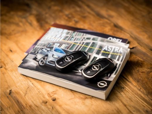 Opel Astra Sports Tourer 1.2 Elegance 146Pk (APPLE CARPLAY, GROOT NAVI, CLIMATE, CAMERA, LEDER, GETINT GLAS,... ActivLease financial lease