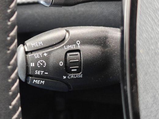 Peugeot 208 1.2 PureTech Allure | Airco (automatisch) | Apple Carplay/Android Auto|telefoonintegratie premium... ActivLease financial lease