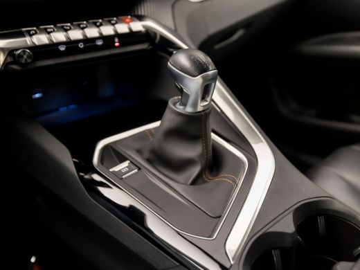 Peugeot 3008 1.2 PureTech Sport (APPLE CARPLAY, GROOT NAVI, CLIMATE, LEDEREN SPORTSTOELEN, TREKHAAK, PARKEERSE... ActivLease financial lease