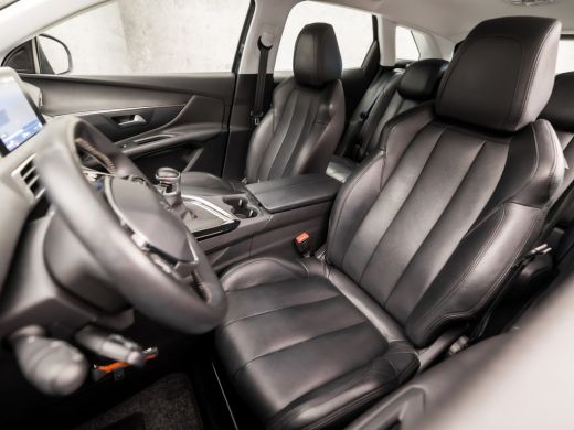 Peugeot 3008 1.2 PureTech Sport (APPLE CARPLAY, GROOT NAVI, CLIMATE, LEDEREN SPORTSTOELEN, TREKHAAK, PARKEERSE... ActivLease financial lease