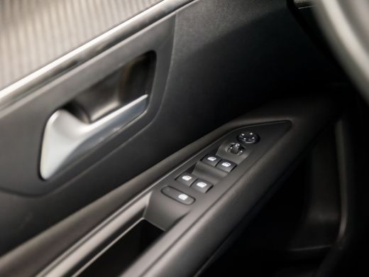 Peugeot 3008 1.2 PureTech Sport (APPLE CARPLAY, GROOT NAVI, CLIMATE, LEDEREN SPORTSTOELEN, TREKHAAK, PARKEERSE... ActivLease financial lease