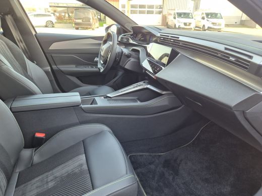 Peugeot 308 SW 1.6 Plug-in Hybrid 195PK | GT | Alcantara bekleding | Camera V + A | Parkeerhulp | Stoer & Stu... ActivLease financial lease