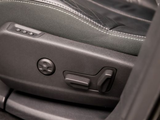 Peugeot 5008 1.2 PureTech Sport 7 Persoons Automaat (PANORAMADAK, APPLE CARPLAY, MEMORY SEATS, LEDER, FOCAL AU... ActivLease financial lease